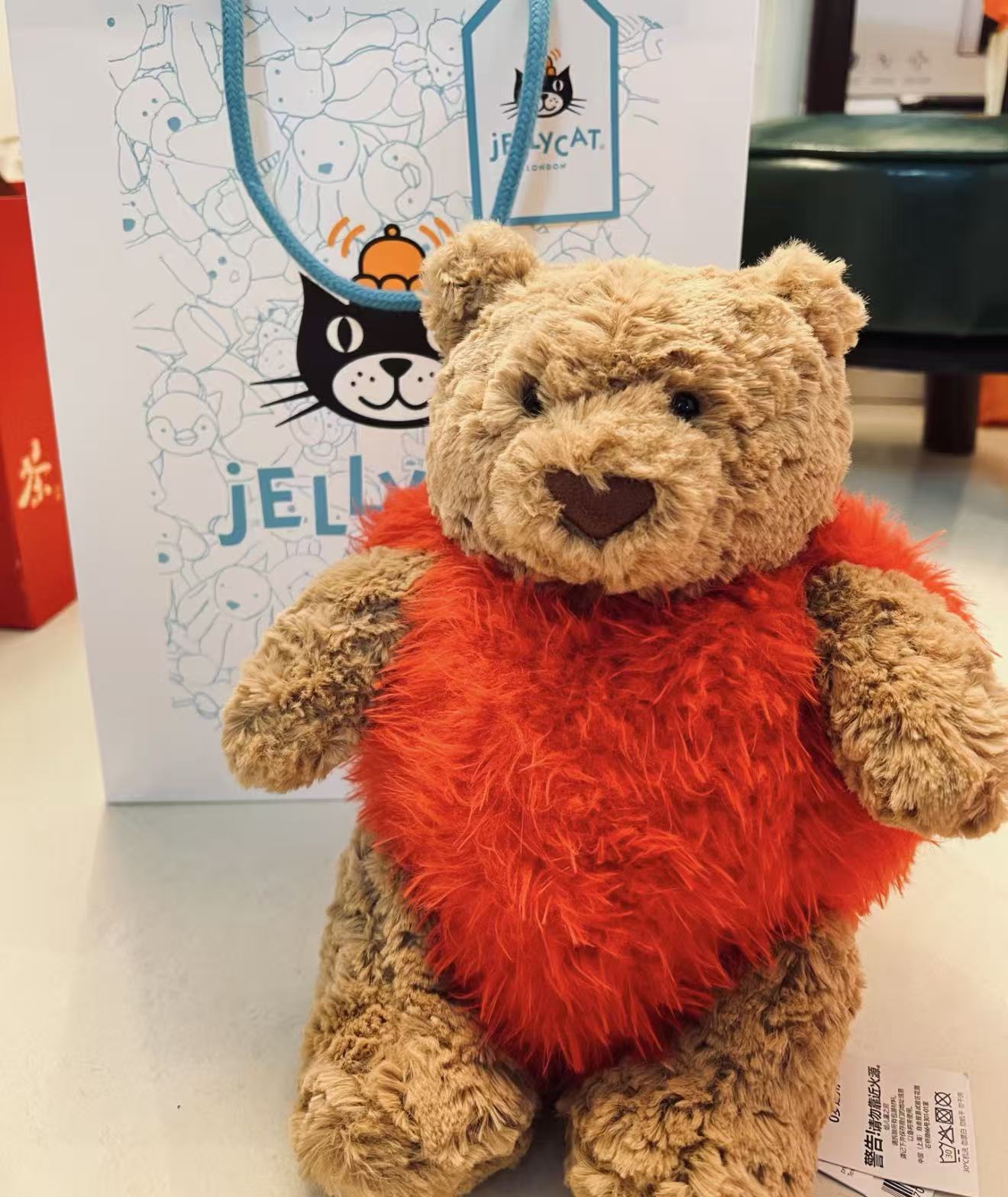 JELLYCAT BARTHOLOMEW BEAR HEART 22CM